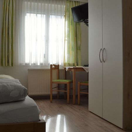Fruehstueckspension Sterr Strebersdorf ภายนอก รูปภาพ