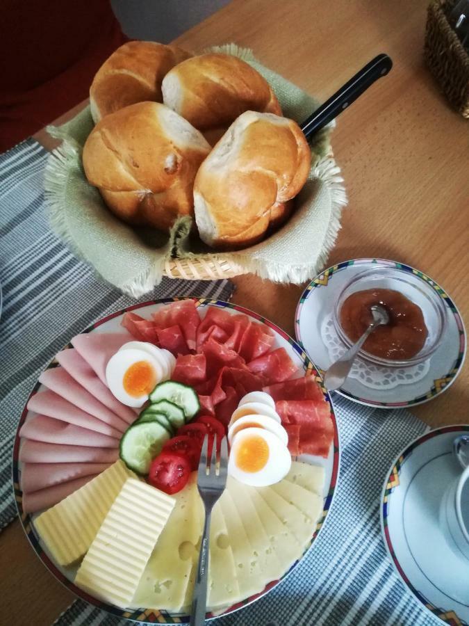 Fruehstueckspension Sterr Strebersdorf ภายนอก รูปภาพ