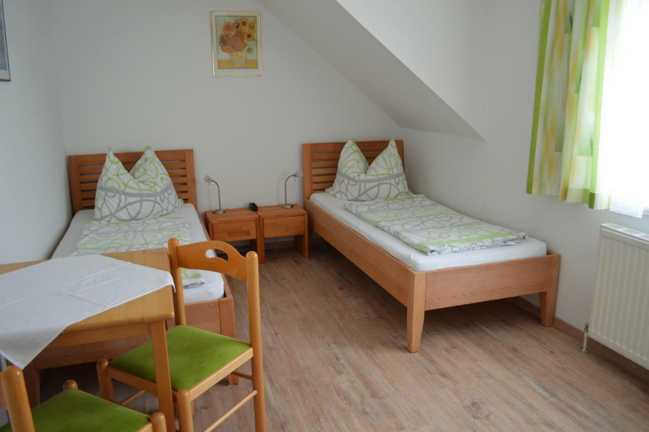 Fruehstueckspension Sterr Strebersdorf ภายนอก รูปภาพ