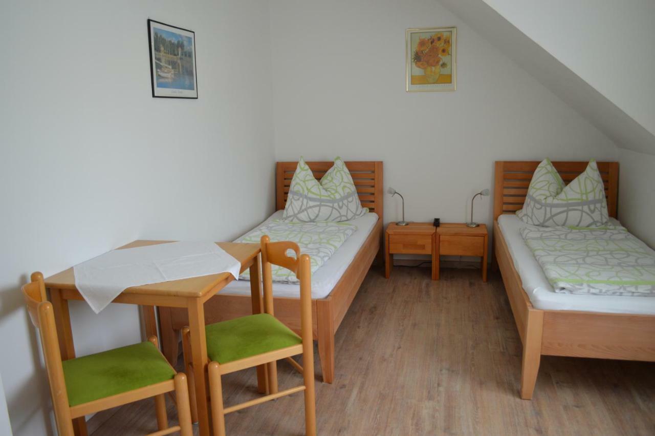 Fruehstueckspension Sterr Strebersdorf ภายนอก รูปภาพ